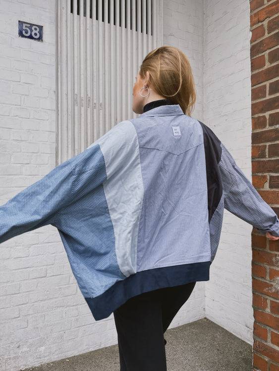 ﻿Nonoi Studio Blouson // Dunkelblau // Onesize Weihnachtsangebot