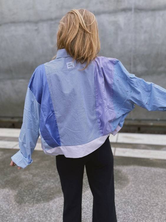 Nonoi Studio Blouson // Hellblau + Flieder // Onesize Vatertagsangebot