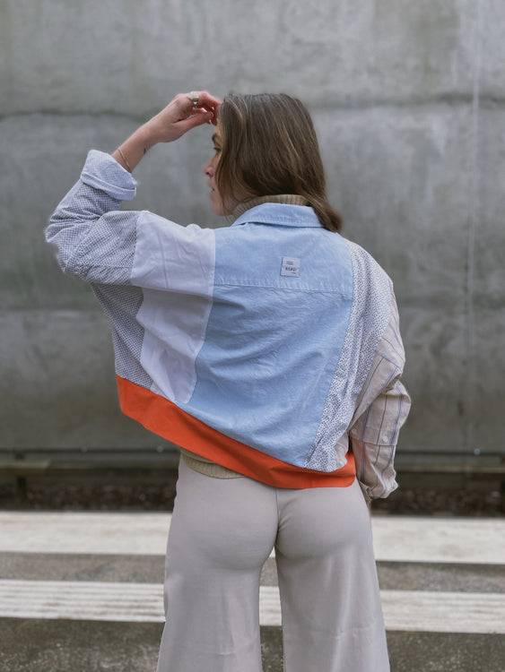 Nonoi Studio Blouson // Hellblau + Orange // Onesize Top Angebot