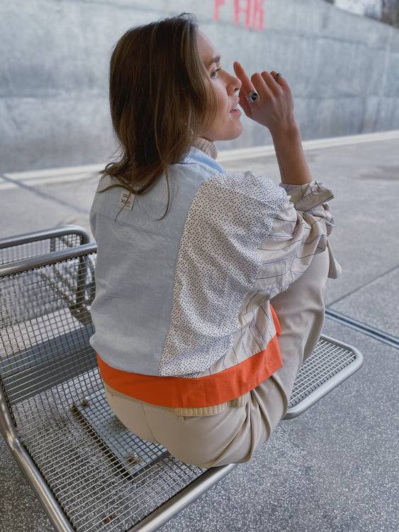 Nonoi Studio Blouson // Hellblau + Orange // Onesize Top Angebot