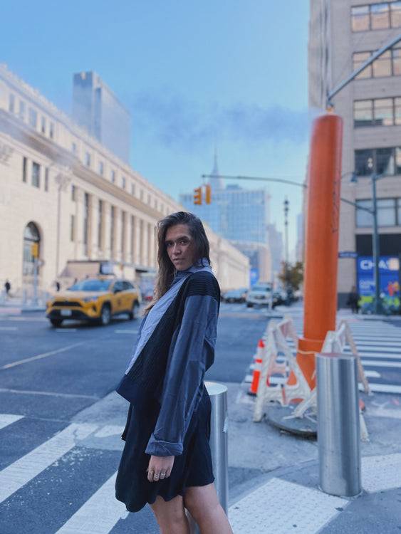 Nonoi Studio Blouson // Blau + Schwarz // Onesize Neuheiten