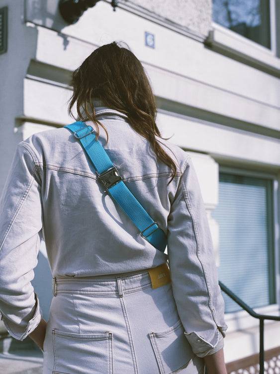 Nonoi Studio Bauchtasche BENT // Creme + Blau Letzter Tag