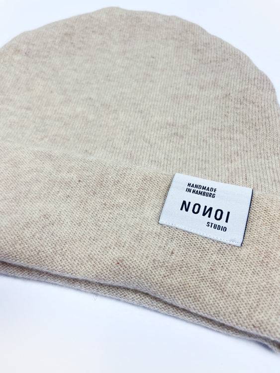 Nonoi Studio CREMEFARBENE MÜTZE "LITHY" AUS KASCHMIR // UNISEX Angebote