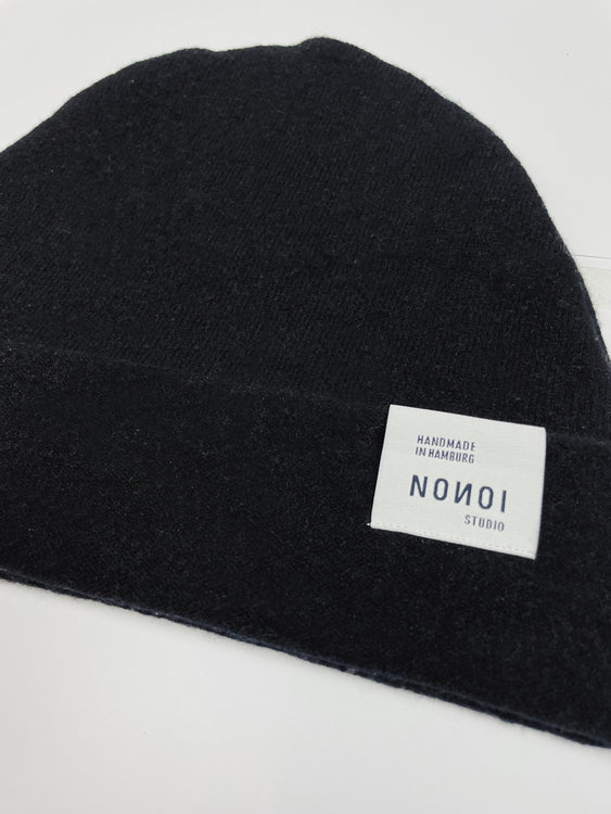 Nonoi Studio SCHWARZE MÜTZE "NERA" AUS KASCHMIR // UNISEX Cyber Monday