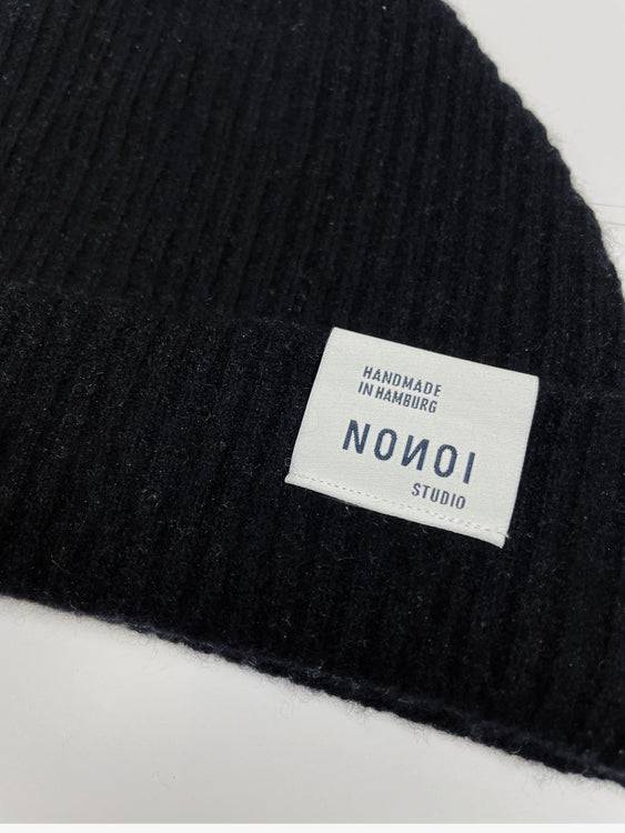 Nonoi Studio SCHWARZE MÜTZE "NERA" AUS KASCHMIR // UNISEX Cyber Monday