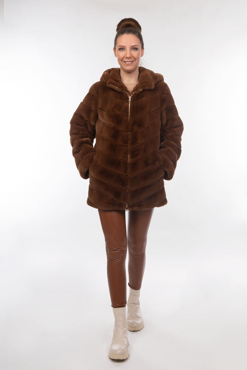 Petite M. Kunstpelz Jacke mit Reissverschluss und Kapuze im Angebot