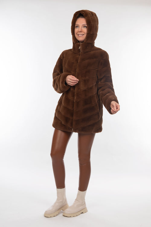 Petite M. Kunstpelz Jacke mit Reissverschluss und Kapuze im Angebot