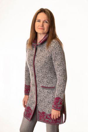 Pezzo D'oro Pezzo D&#039;oro Damenstrickmantel,Grautöne mit dunkelpinken Akzenten, nachhaltig produziert,made in Bayern, Merinowolle Exklusive Angebote
