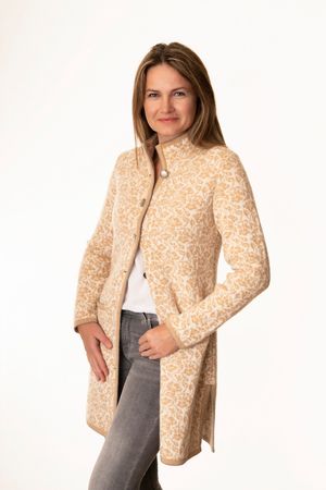 Pezzo D'oro Pezzo D&#039;oro Strickmantel offwhite/camel, Gehrock, reine Merinowolle, Strickhülle Große Rabatte