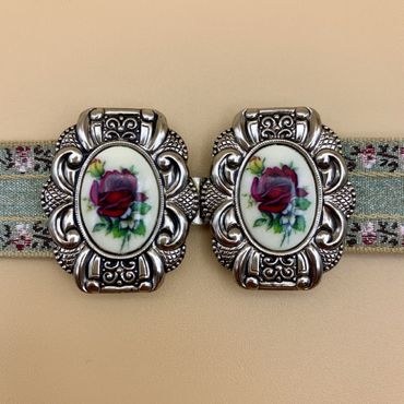 Pezzo D'oro Dirndlschließe Rosenmotiv rot,Schürzenschließe,antiksilber 50% Rabatt für begrenzte Zeit