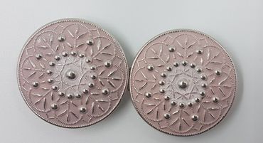 Pezzo D'oro Dirndlschließe,Schürzenschnalle in Metall,farbig coloriert,Trachtenschließe 2025
