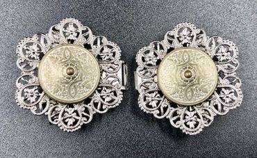 Pezzo D'oro Schürzenschließe, Dirndlschließe, altsilber mit altgold/weiß Sonderangebote