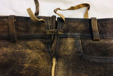 Pezzo D'oro Trachtenlederhose kurz, mit Gürtel Bayernwappen, antikfarben braun Wildbock zollfrei
