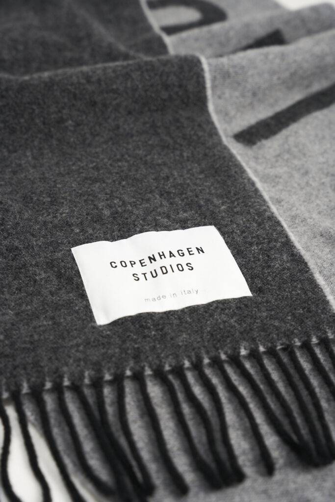 Studio Copenhagen CPH SHAWL 1 wool mix black Meist gekauft
